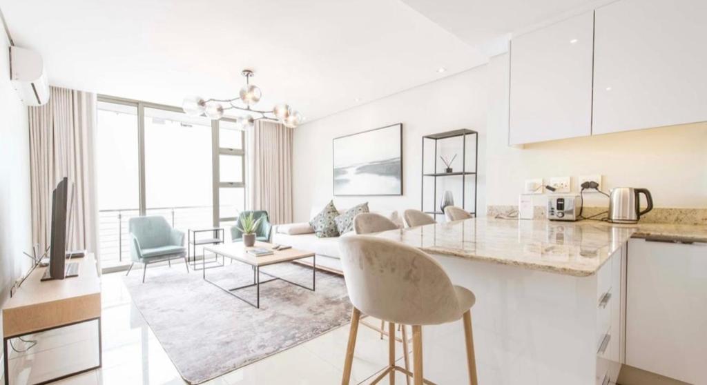 Η κουζίνα ή μικρή κουζίνα στο Andringa Walk, Modern 2 Bedroom Apartment