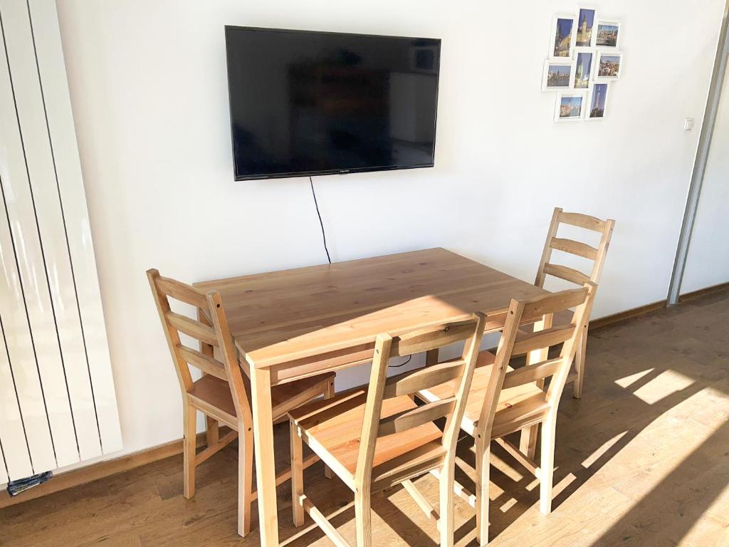 Quiet Central Stay & Parking Assistance - Resim 40