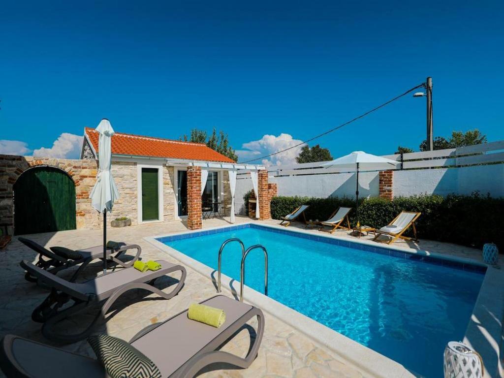 Πισίνα στο ή κοντά στο Villa in Pridraga with Private Pool