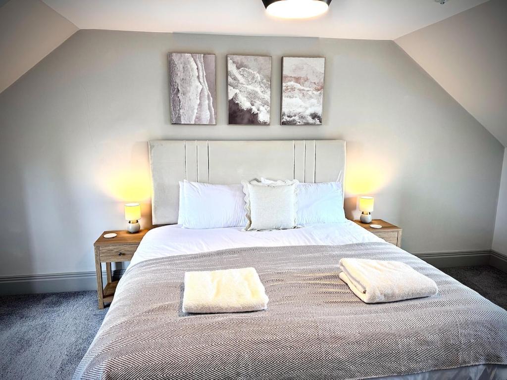 Postel nebo postele na pokoji v ubytování Abhaille Chluaidh - Macaulay Letting