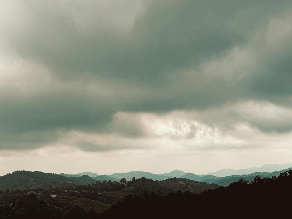 Φυσικό τοπίο κοντά σε οργανωμένο κάμπινγκ