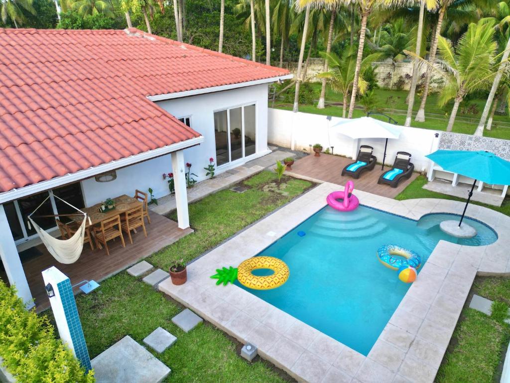 Der Swimmingpool an oder in der Nähe von Bungalow en La Playa- Amatecampo Villas