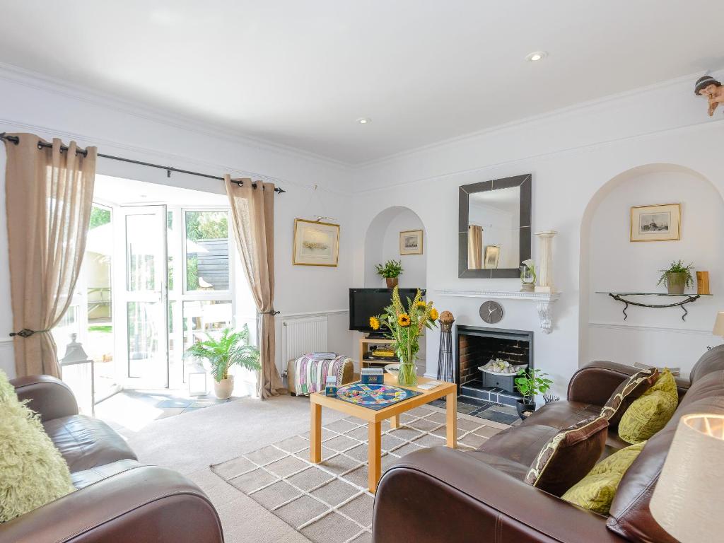 Number 1 Admiralty Cottages