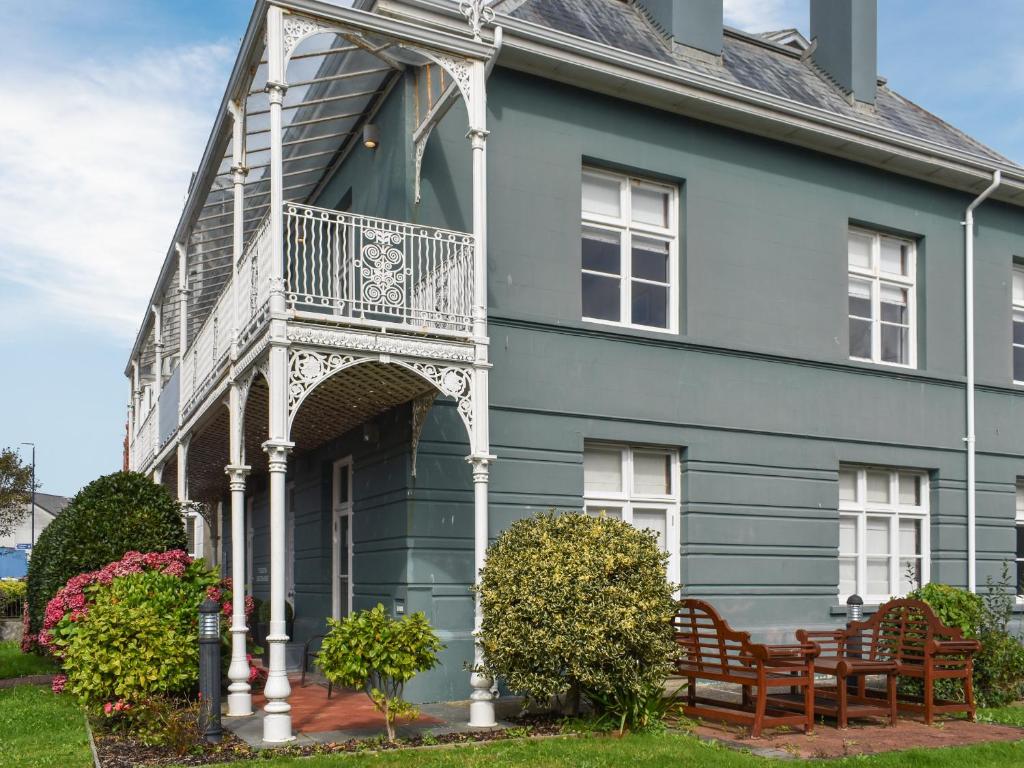 a blue house with a balcony on it at Uk47786 - Flat 4E in Aberystwyth