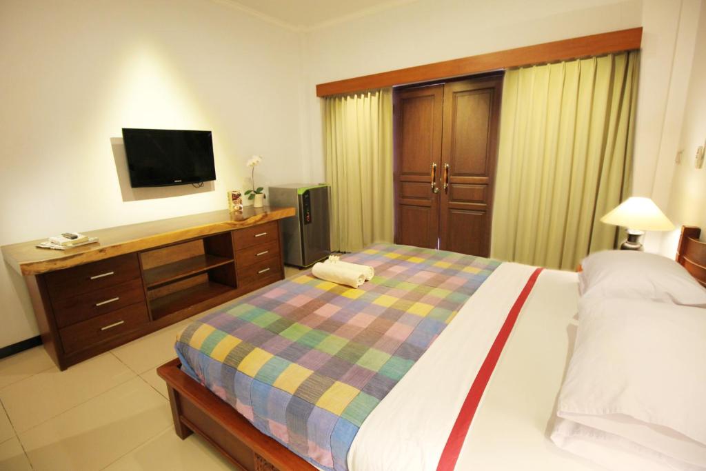 Postel nebo postele na pokoji v ubytování Jepun Bali Hotel