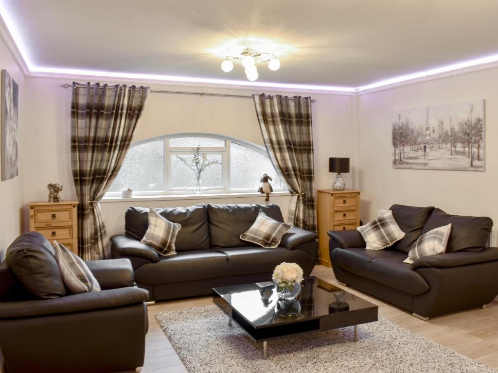 Ruang duduk di Riverside Cottage - Uk32405