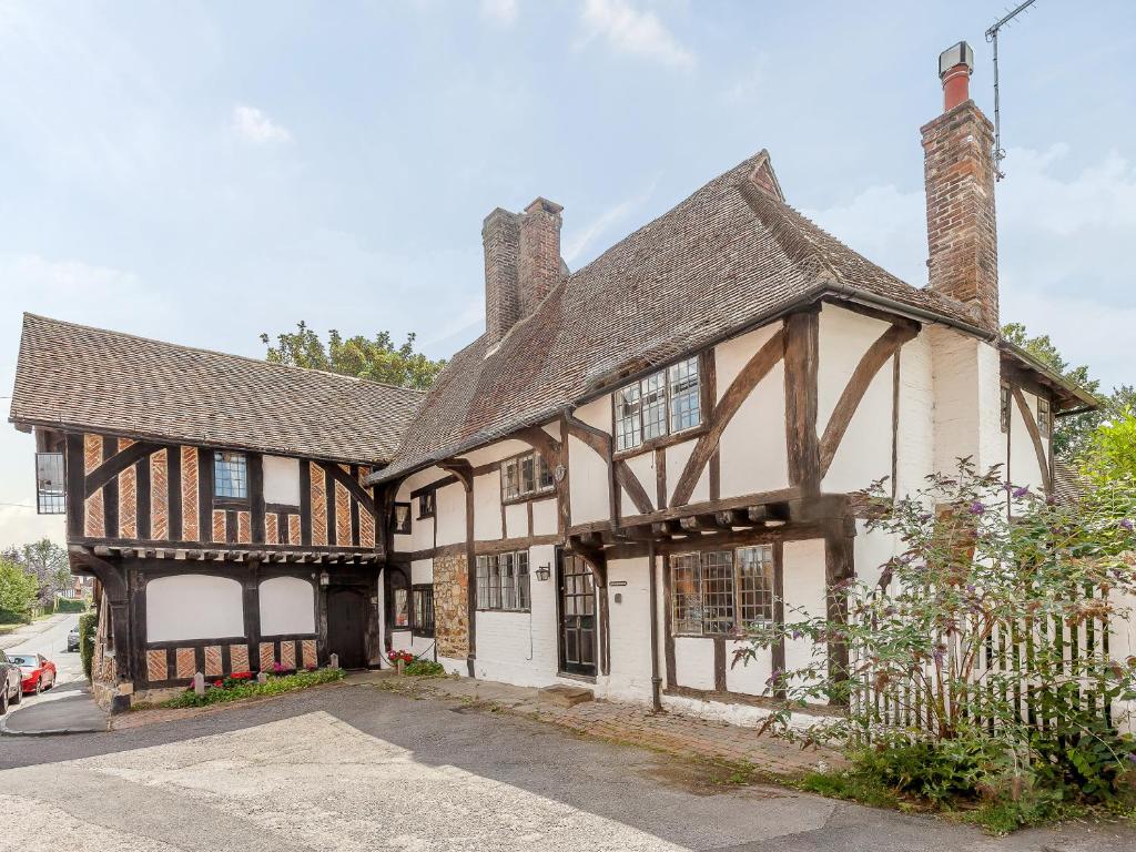 an old house with a tudor roof at Pollard Cottage in Lingfield