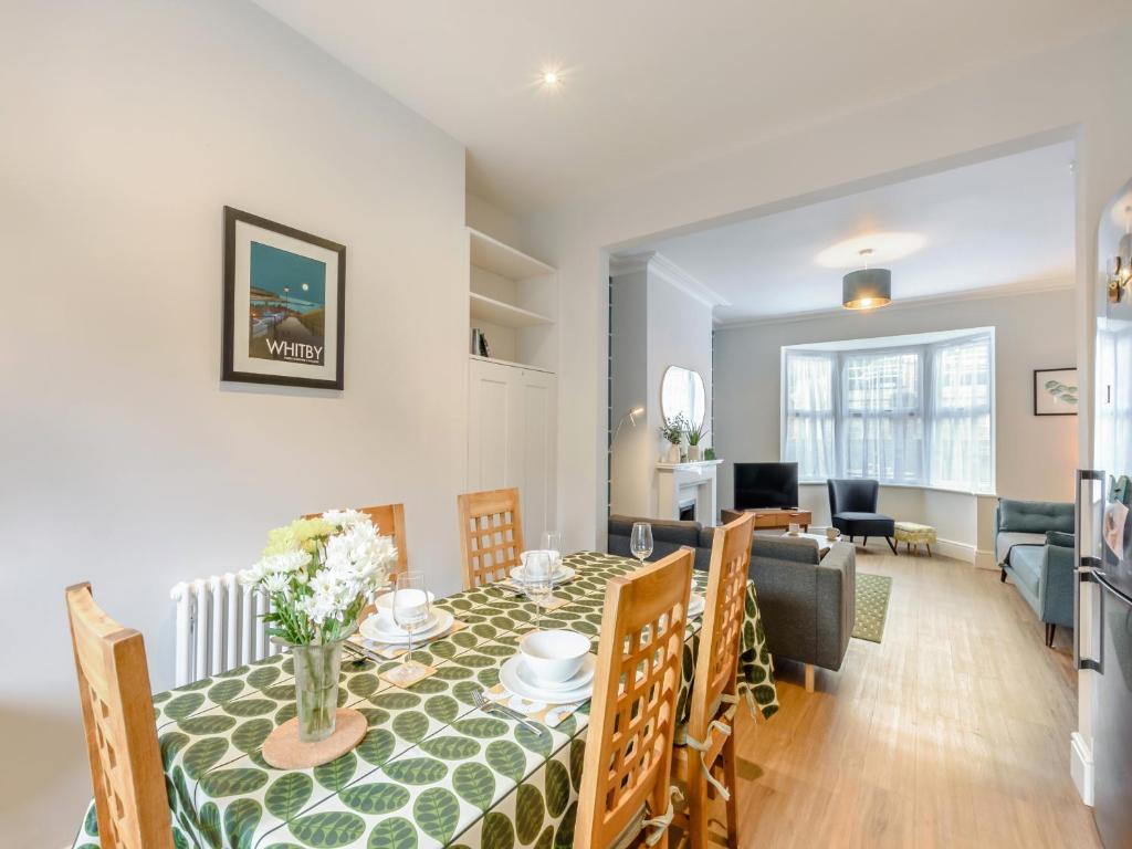 Uk41640 - Cleveland House 4