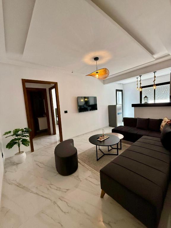a living room with a couch and a table at Appartement T2- Ain zaghouen in Sidi Daoud