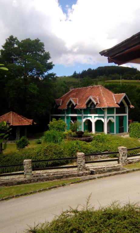 Budova, kde se vila nachází