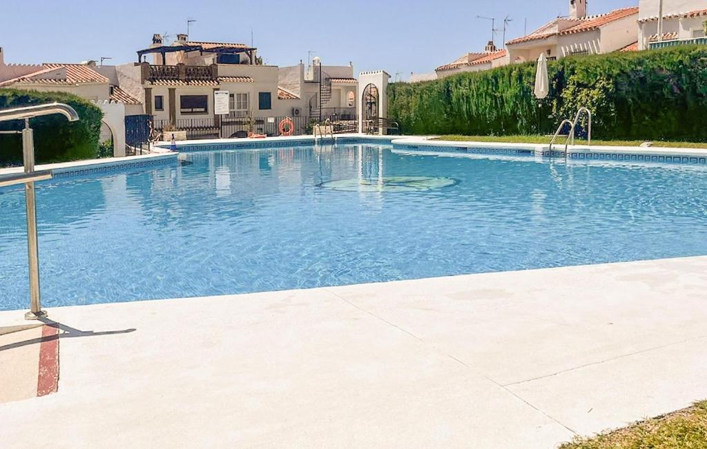Πισίνα στο ή κοντά στο 3 Bedroom Stunning Home In Nerja