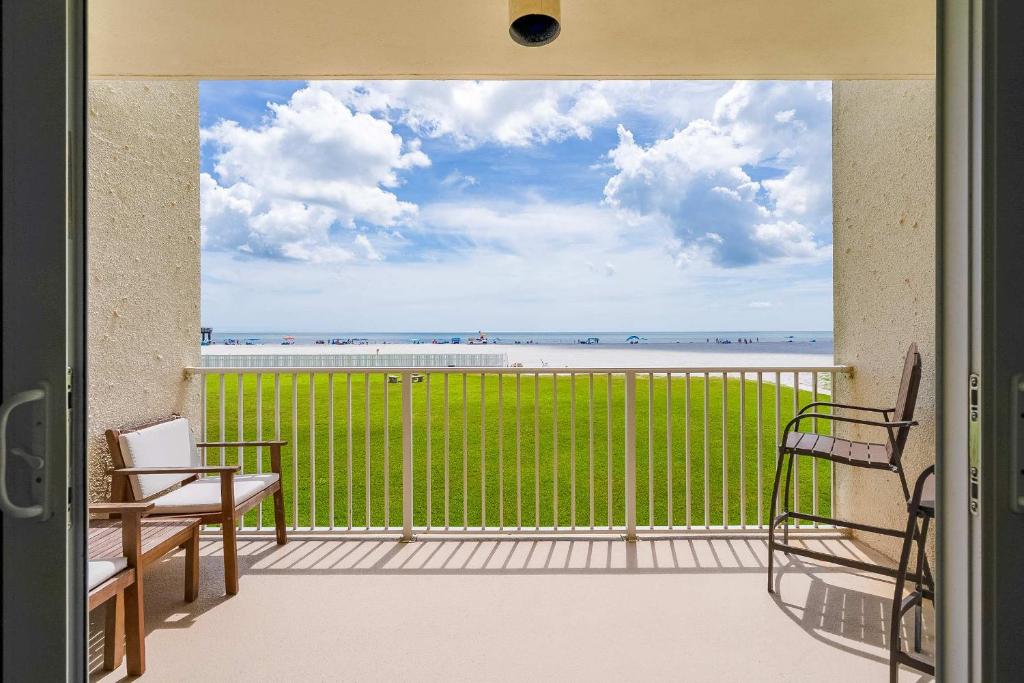 Μπαλκόνι ή βεράντα στο Pier Point South Oceanfront Townhouse Unit A-12