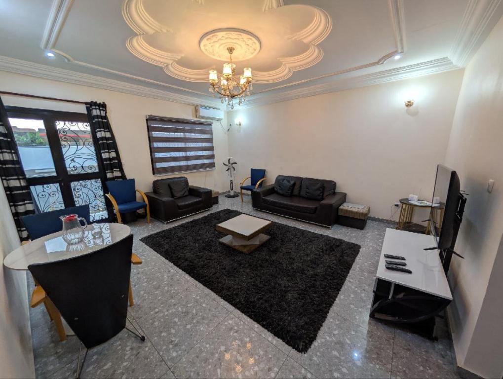 TV a/nebo společenská místnost v ubytování Baobab Lodge Douala - Makepe