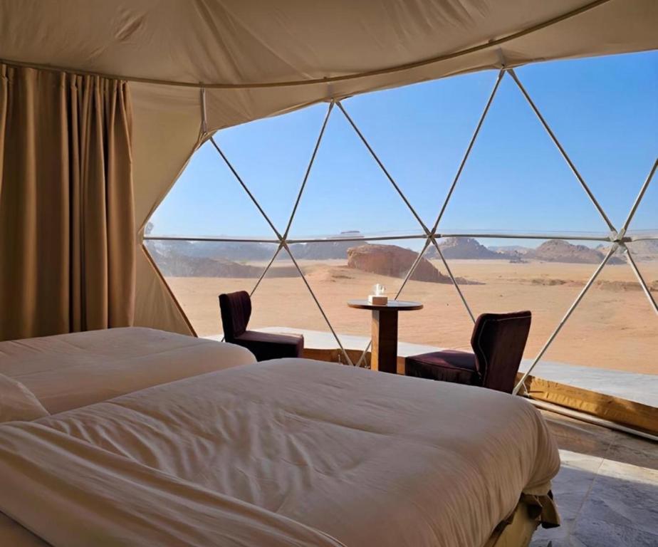 Postel nebo postele na pokoji v ubytování Bedouin Camp&tour