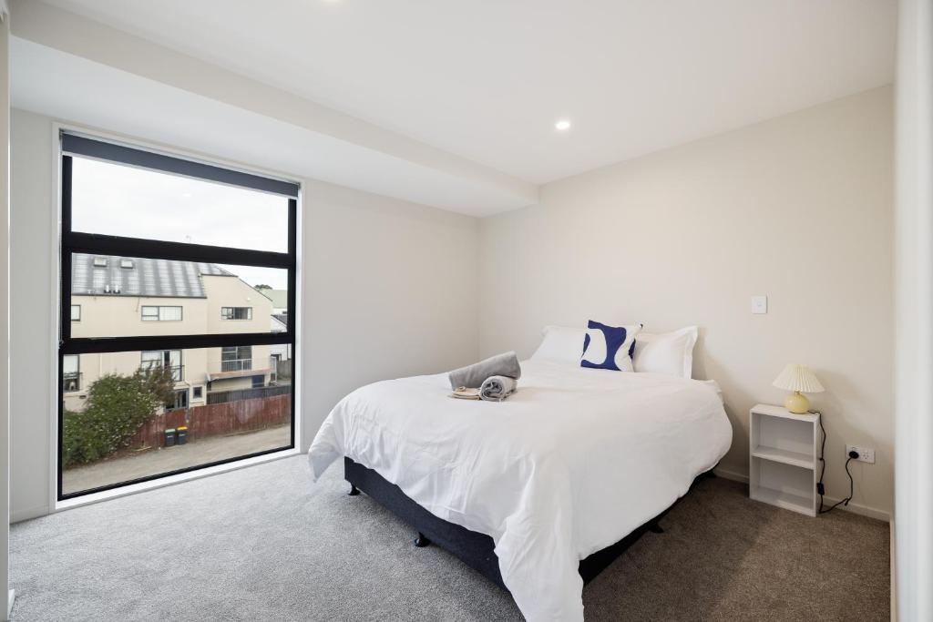 New 3BR with garage - Central Stay Near Christchurch Best - Resim 7