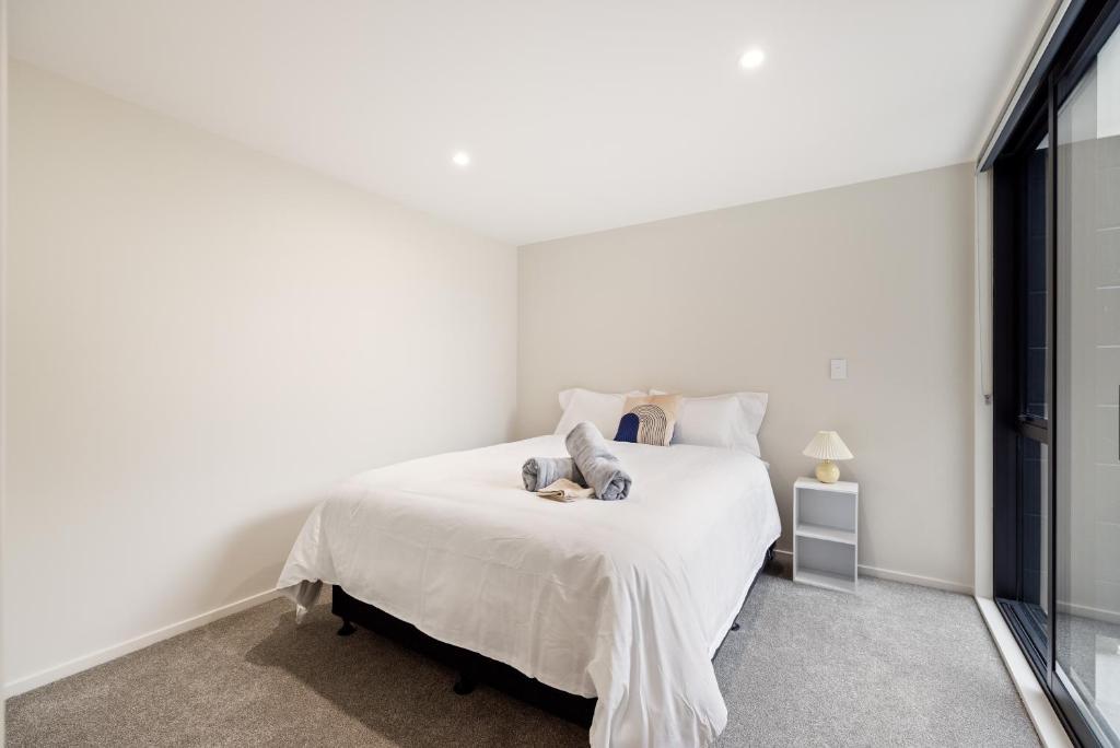 10min walk to Stadium - Modern 3BR with garage - Resim 15