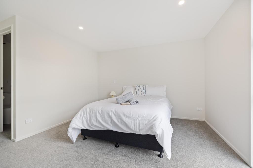 10min walk to Stadium - Modern 3BR with garage - Resim 10