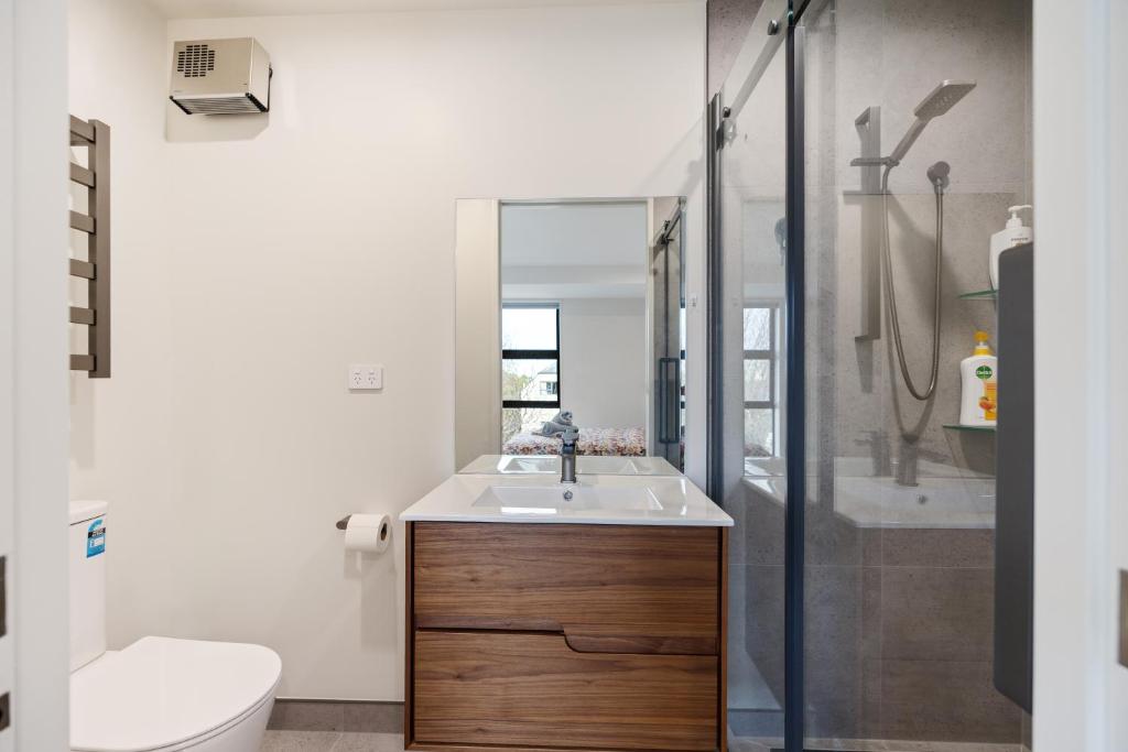 3 BR with garage - Group Getaways Made Easy in Central CHCH - Resim 8