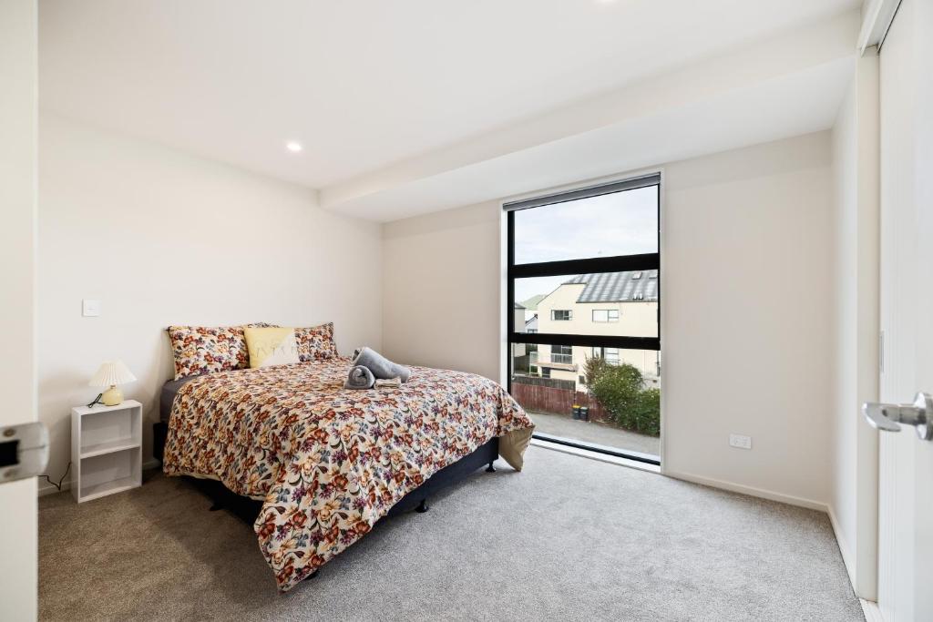 3 BR with garage - Group Getaways Made Easy in Central CHCH - Resim 7