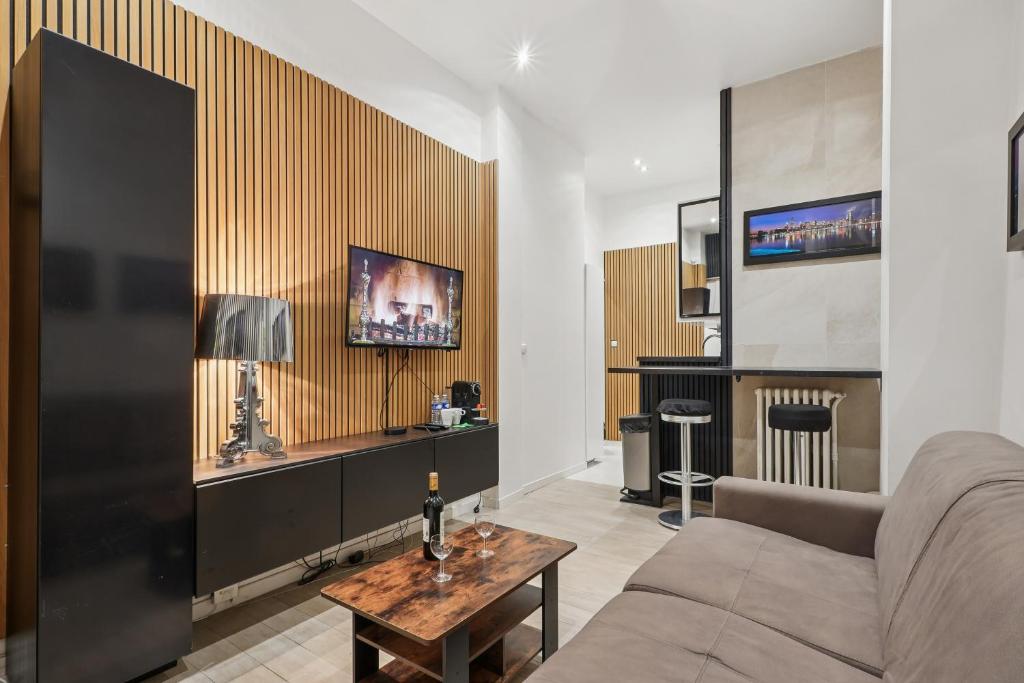 Nice flat close to Arc de Triomphe