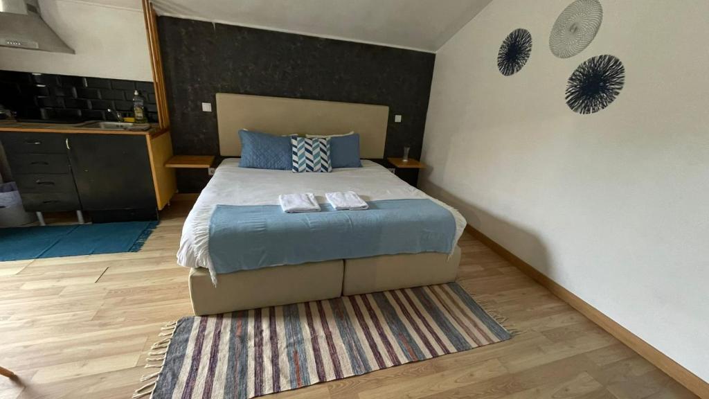 a bedroom with a bed with two towels on it at Blue Orange Porto Apart in Porto