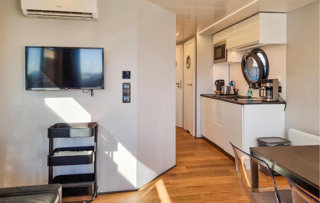 Cozy Ship In Göteborg With Sauna