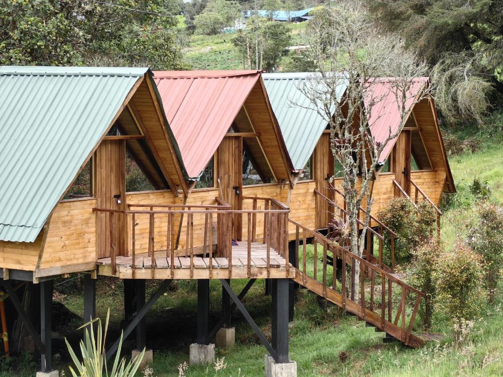 Cabañas del bosque - La casa en la piedra photo