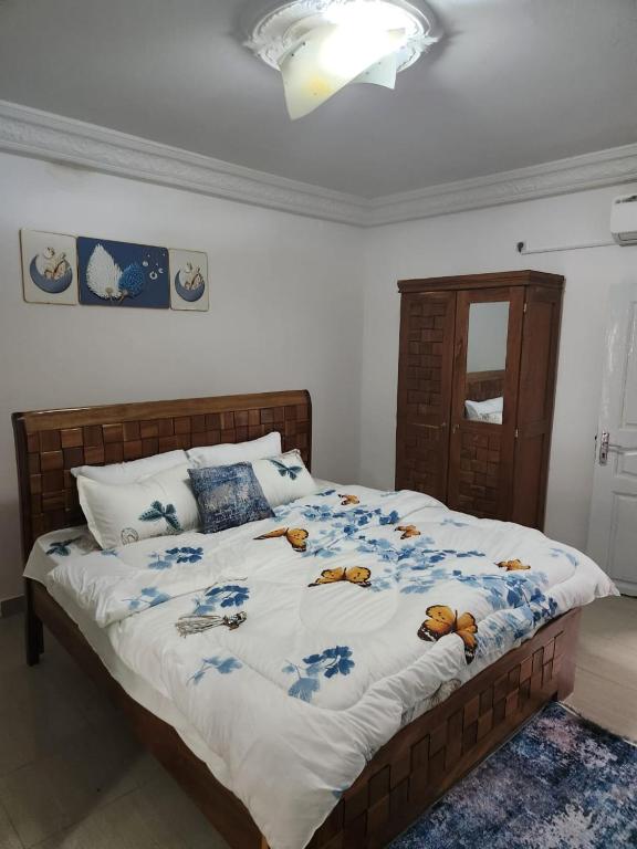 a bedroom with a bed with stuffed animals on it at Ramo in Dakar