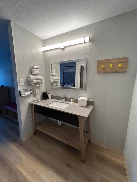 Super 8 by Wyndham Sterling CO - Quarto King - Não Fumador