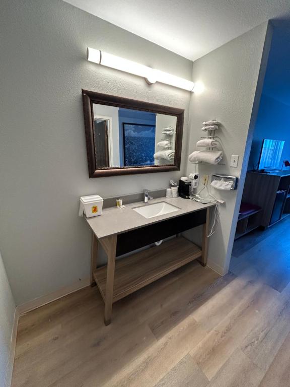 Super 8 by Wyndham Sterling CO - Habitación Con 2 Camas Grandes - No Fumadores