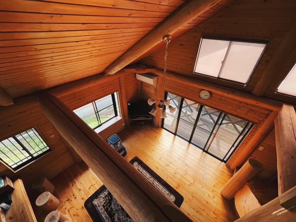 an overhead view of a wooden cabin with windows at Karin in Minami Aso