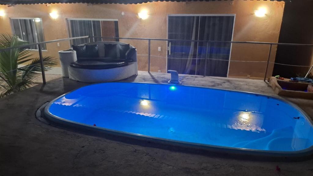 a large blue tub in a room with a chair at Casa Albatroz - primeira locaçao 4 suites in Búzios