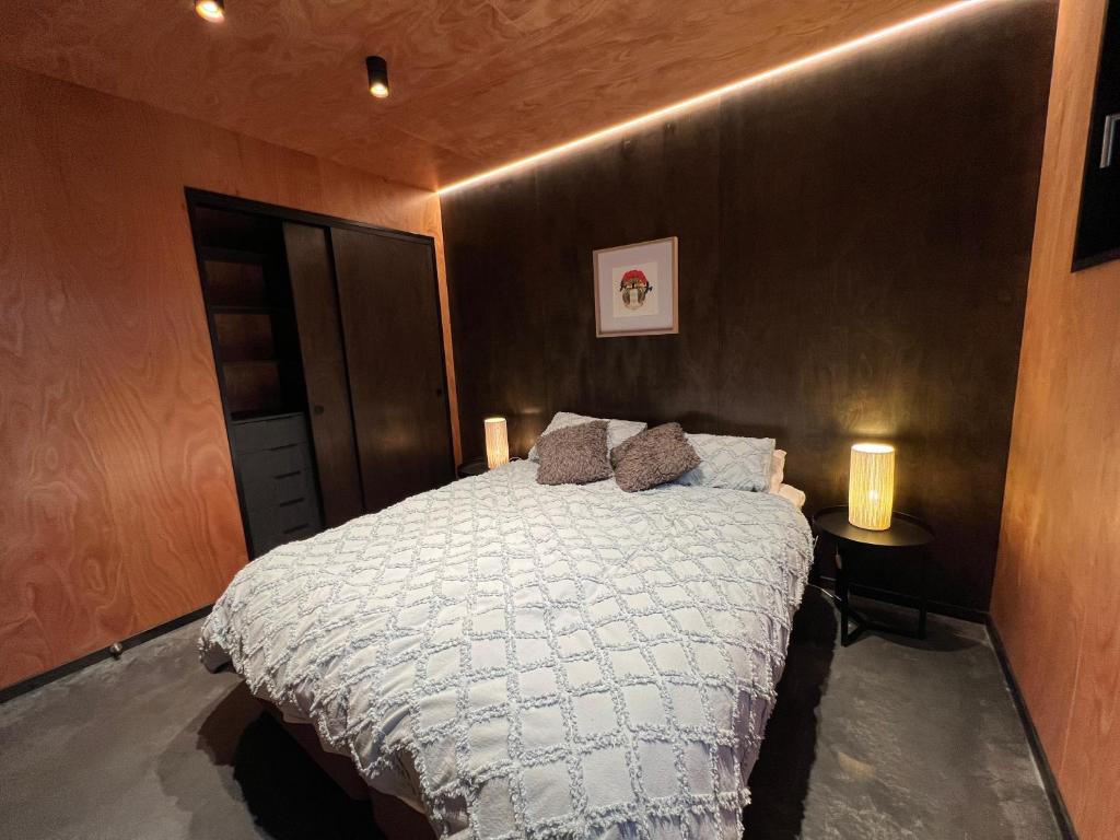 Luxury Rural Retreat with Carport and Fast Wi-Fi - Resim 19