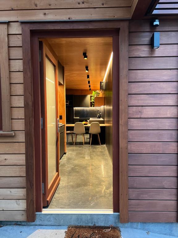 Luxury Rural Retreat with Carport and Fast Wi-Fi - Resim 7