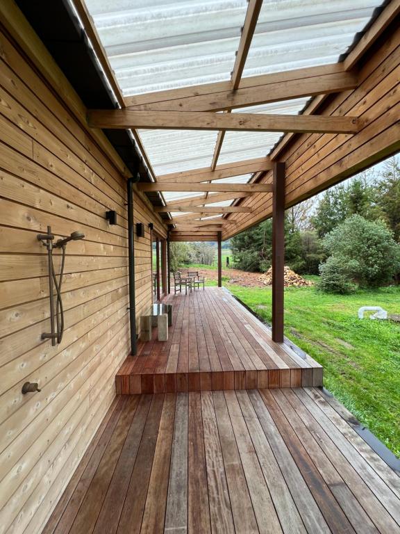 Luxury Rural Retreat with Carport and Fast Wi-Fi - Resim 23