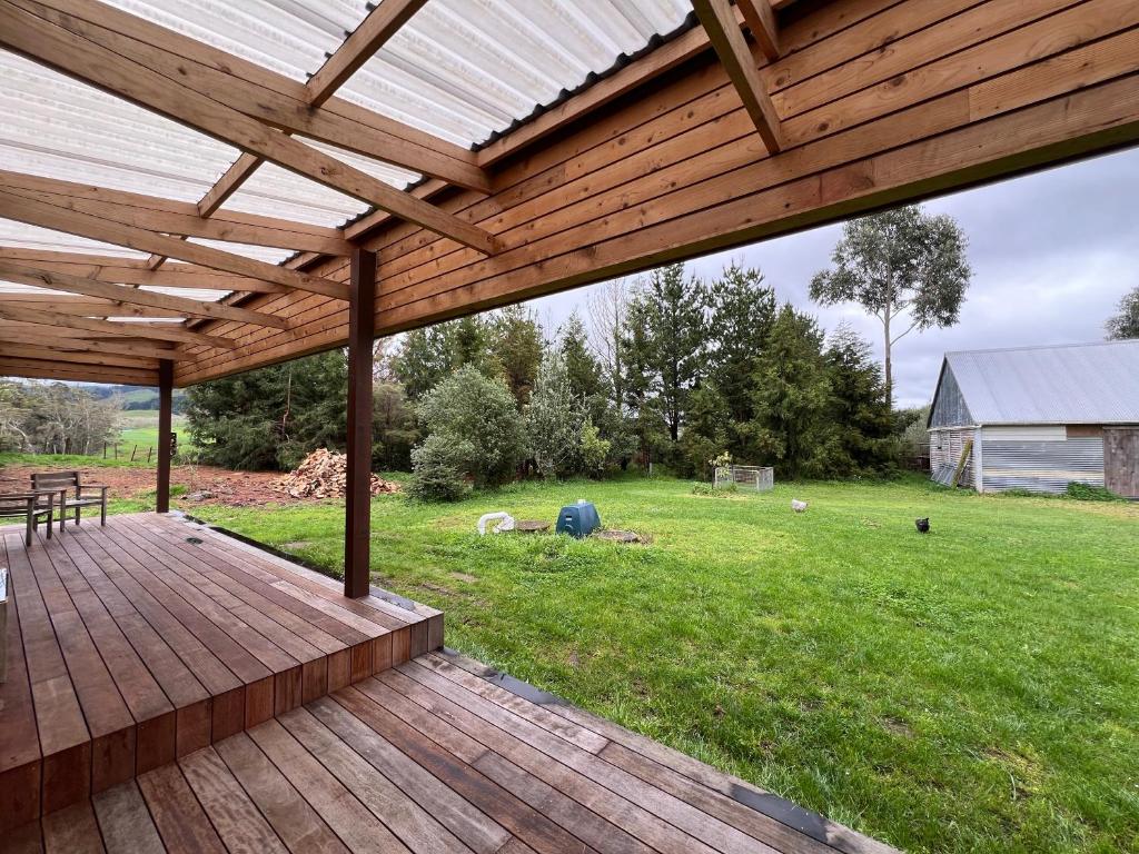 Luxury Rural Retreat with Carport and Fast Wi-Fi - Resim 24