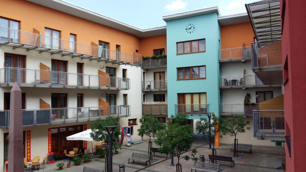 a view of the courtyard of a building at Apartmán Arsinoe in Oščadnica