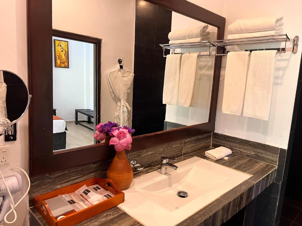 Sundaras Infinity Jungle Resort - 10