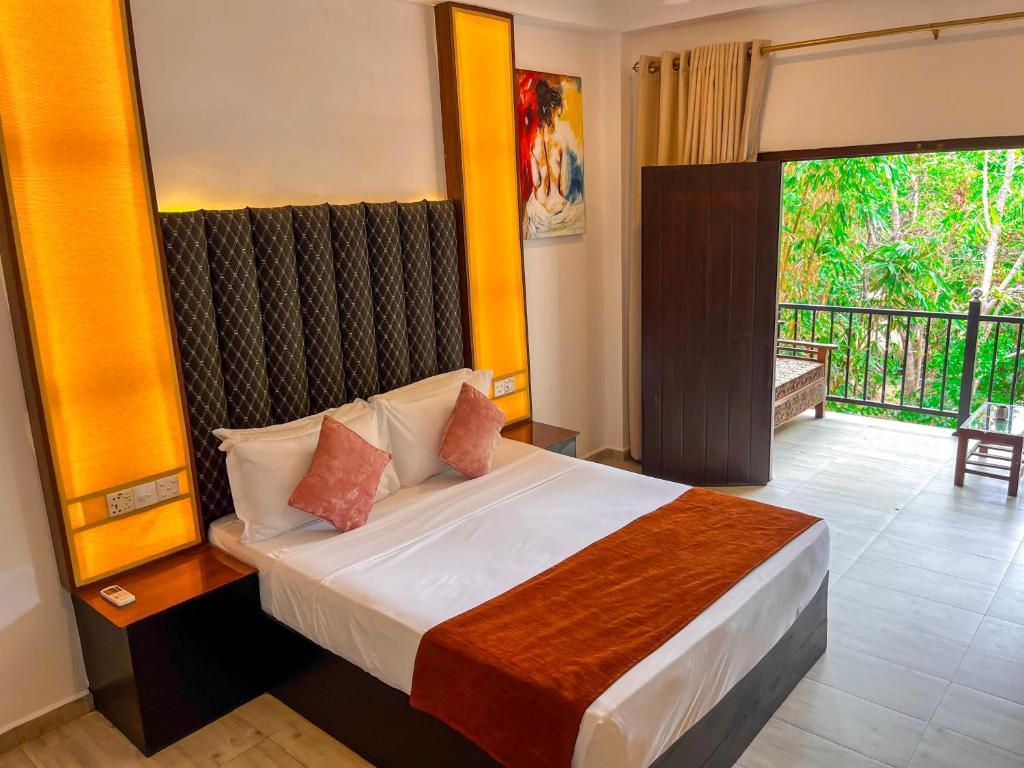 Sundaras Infinity Jungle Resort - 9