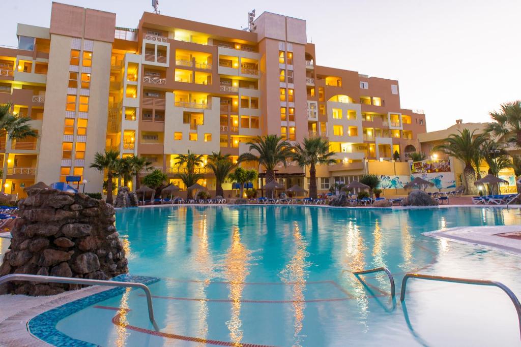 Apartamentos Fenix Beach, Roquetas de Mar, Spain - Booking.com