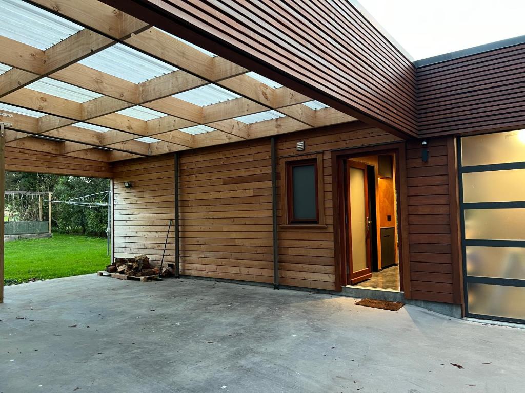 Luxury Rural Retreat with Carport and Fast Wi-Fi - Resim 5