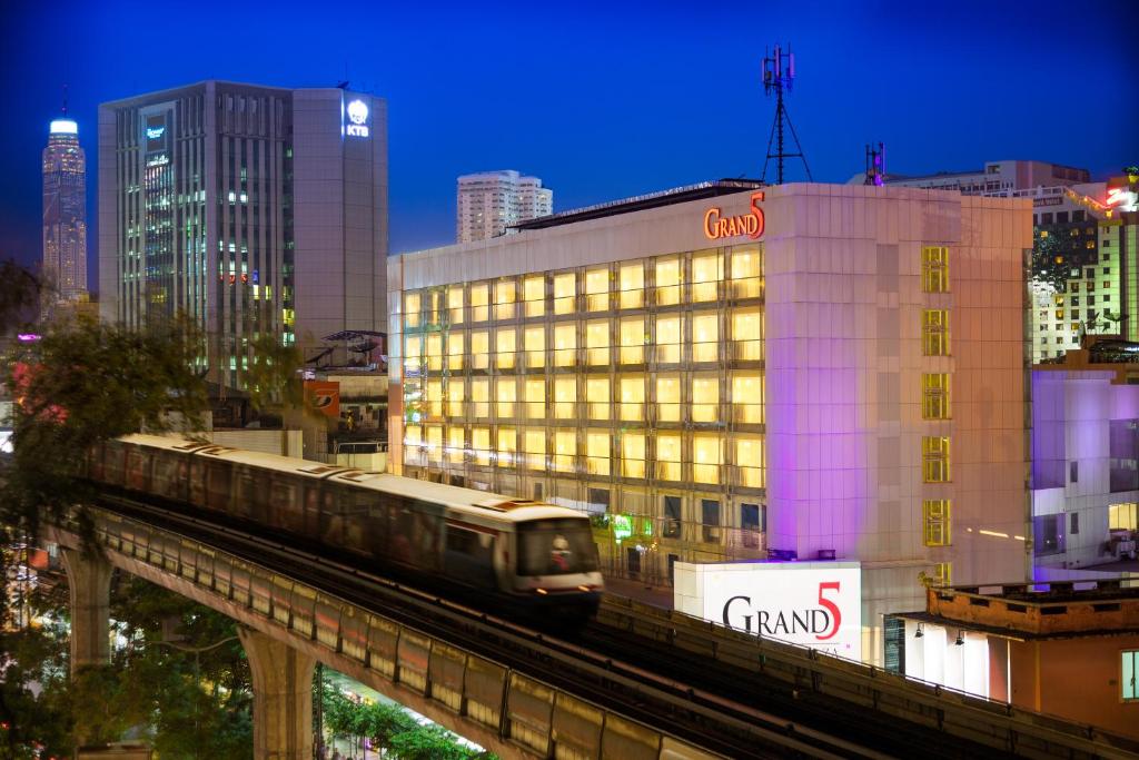 Grand 5 Hotel & Plaza Sukhumvit Bangkok - Resim 15