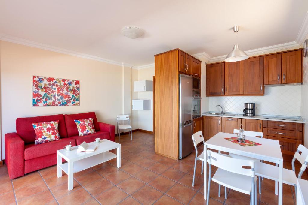 Kuchyň nebo kuchyňský kout v ubytování Apartamentos Terrazas Los Gigantes by Suncanarias