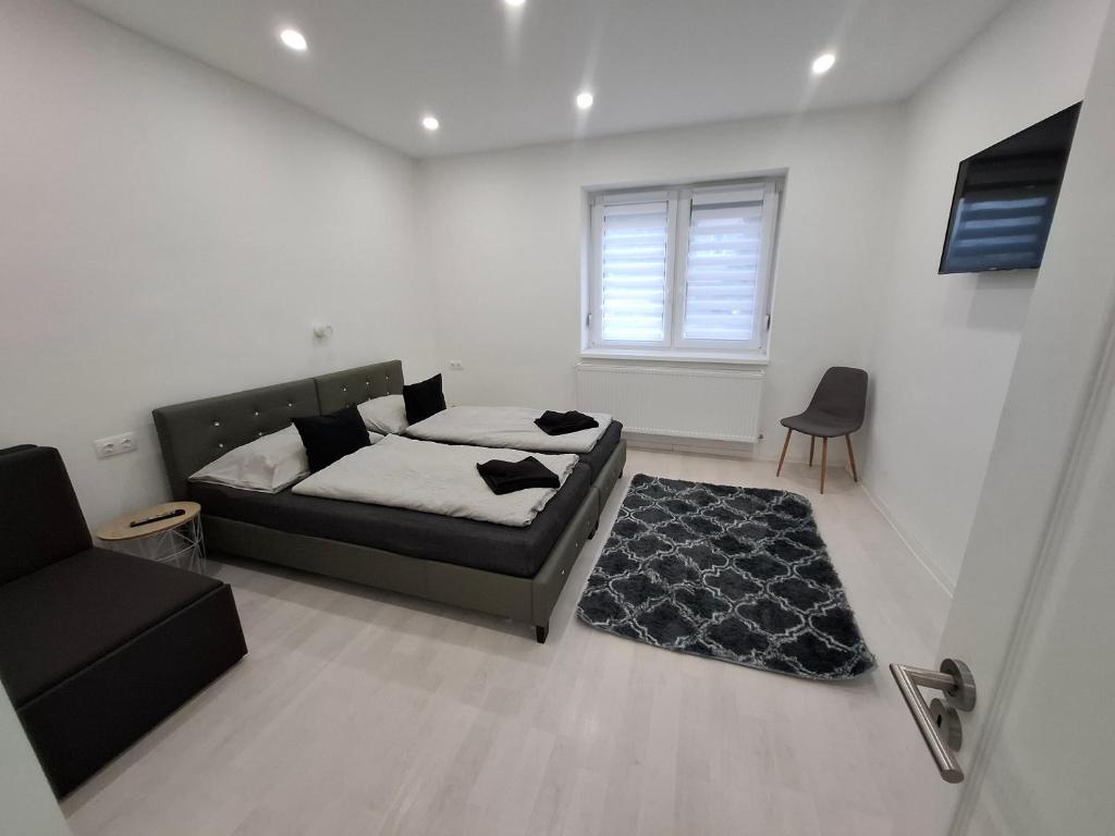 Ένα ή περισσότερα κρεβάτια σε δωμάτιο στο Stílus Apartman