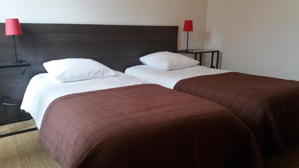 Postel nebo postele na pokoji v ubytování Le Relais Des Dix Crus - Logis Hôtel B&B
