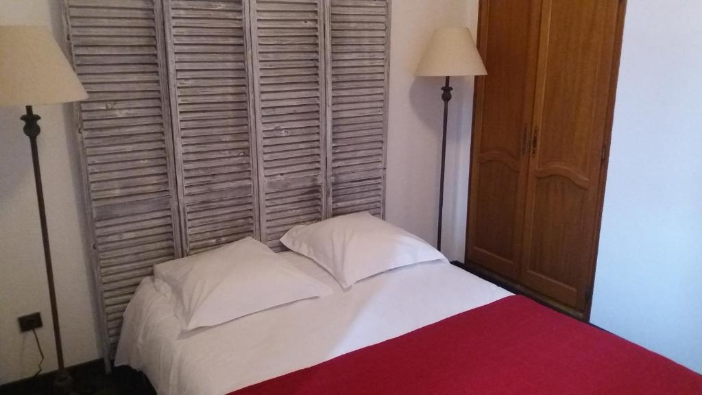 Postel nebo postele na pokoji v ubytování Le Relais Des Dix Crus - Logis Hôtel B&B