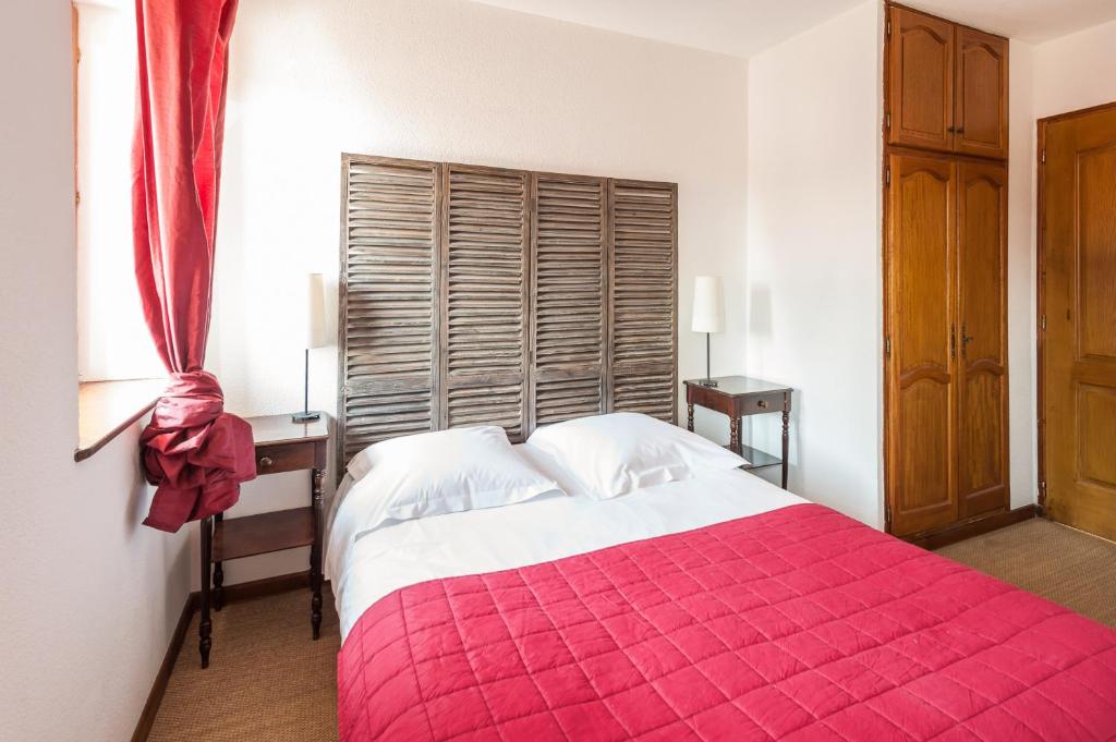 Postel nebo postele na pokoji v ubytování Le Relais Des Dix Crus - Logis Hôtel B&B