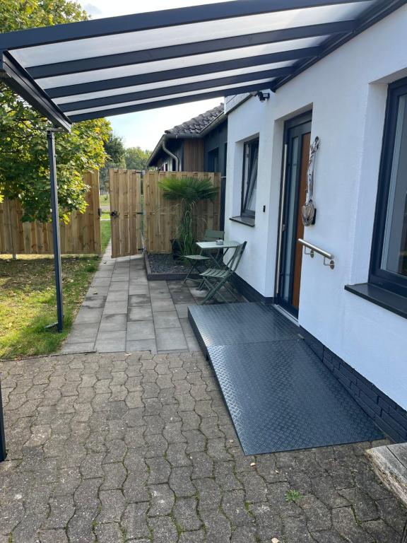 a patio with awning next to a house at Ferien- oder Monteurswohnung Altencelle in Celle