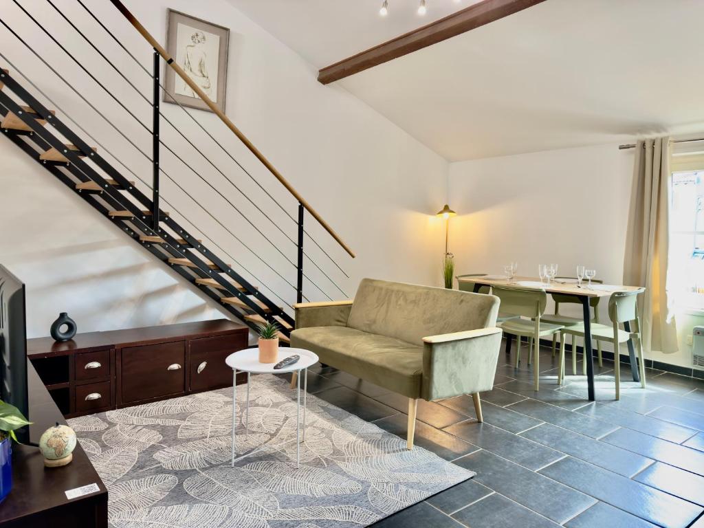 Posezení v ubytování Charmant Duplex rue des Allois - DABNB