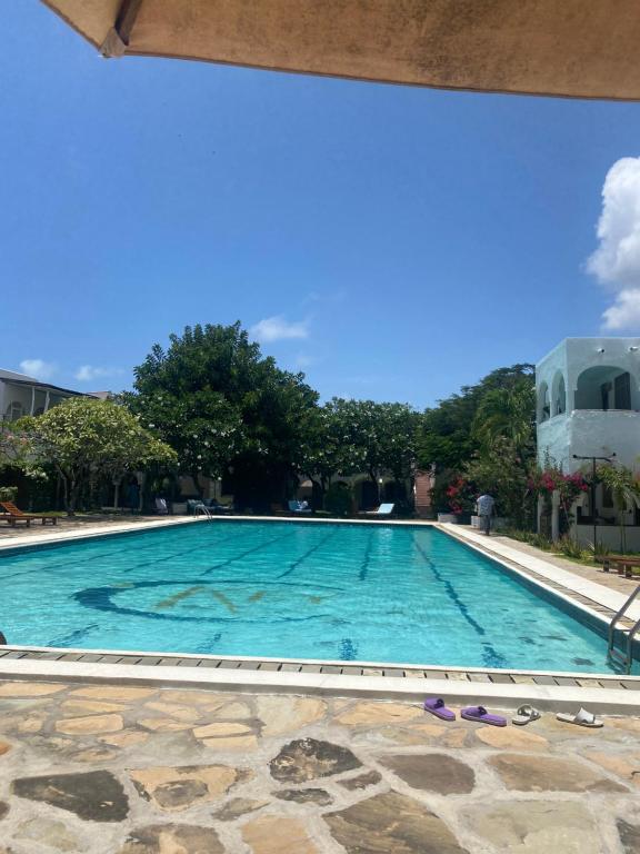 Bazén v ubytování Reign Studio Apartment,BeachFront nebo v jeho okolí